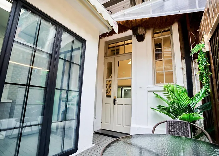 Duplex Garden Villa With Private Courtyard Jing'An Villa Near Metro Downtown Shanghai
